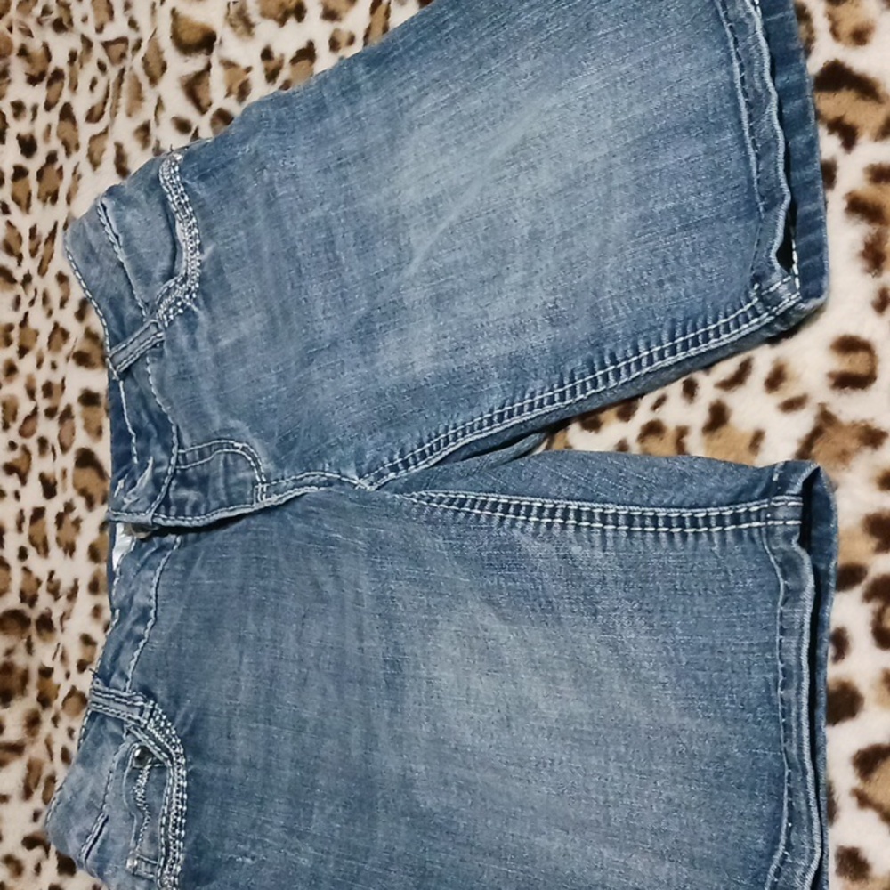 Xhilaration low rise blue jean Bermuda shorts with back pockets Sz 3 juniors